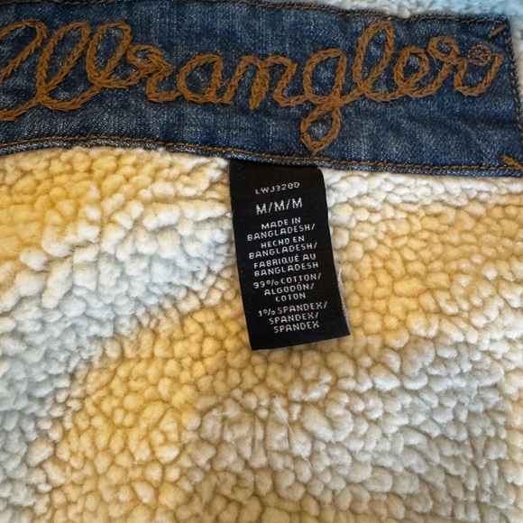 WOMEN'S WRANGLER RETRO® SHERPA LINED WESTERN DENIM JACKET - Picture 6 of 7
